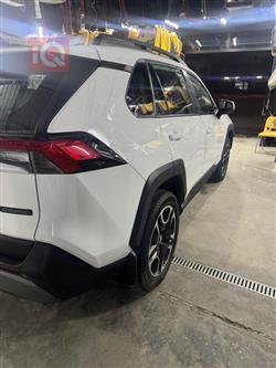 تۆیۆتا ڕاڤ 4